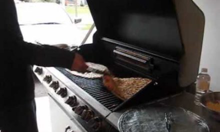 how to grill a pizza on a bbq