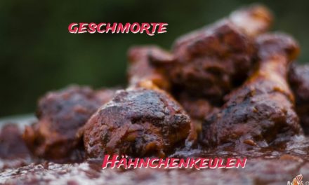 geschmorte Hähnchenkeulen von der Feuerschale, über offenem Feuer — tobias.grillt.de