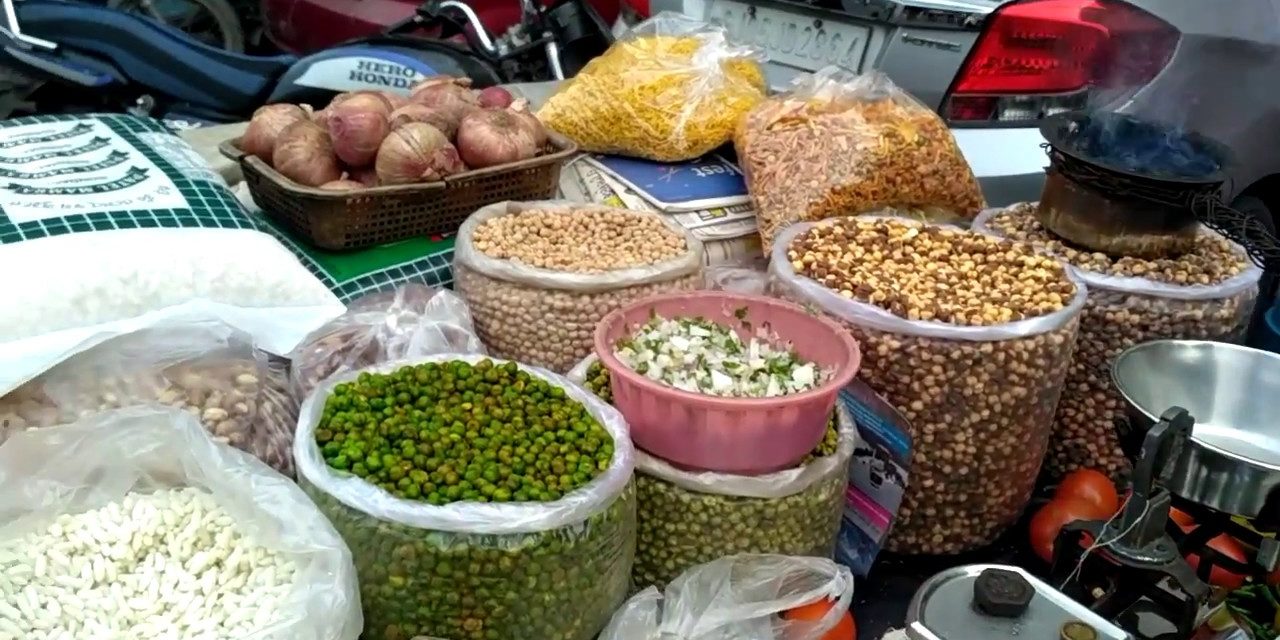 indian street food – Bhel – bhelpuri – dahivada – kachori – papdi chaat – Samosa –  Pani Puri